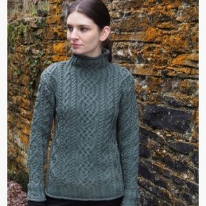 Turtle Neck Cable Knit Sweater - Green